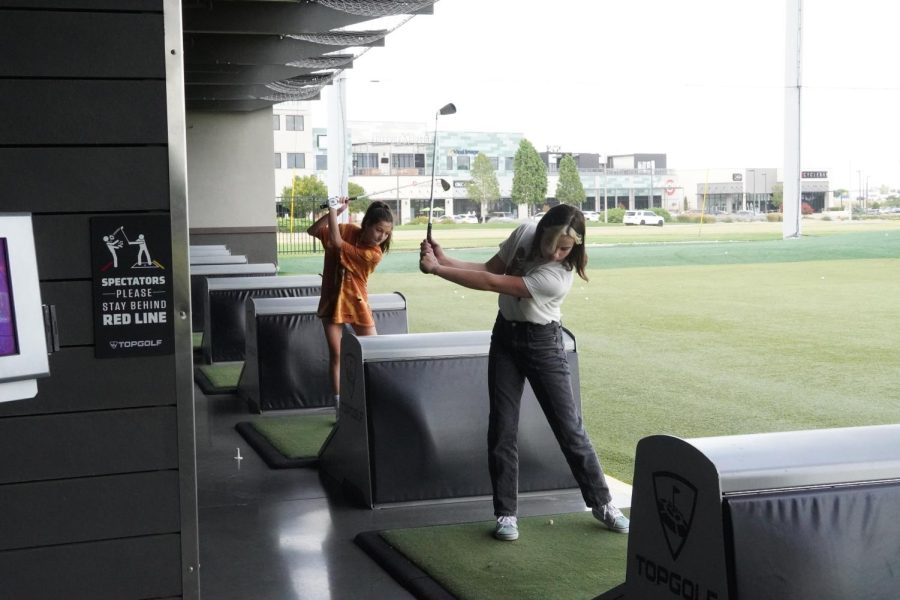 Avery+Putnam+and+Makayla+Motosaka+practicing+at+Top+Golf.