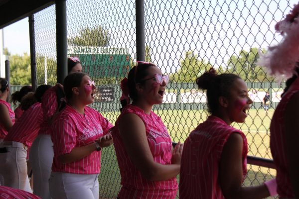 SFHS Softball girls cheer on their teammates 