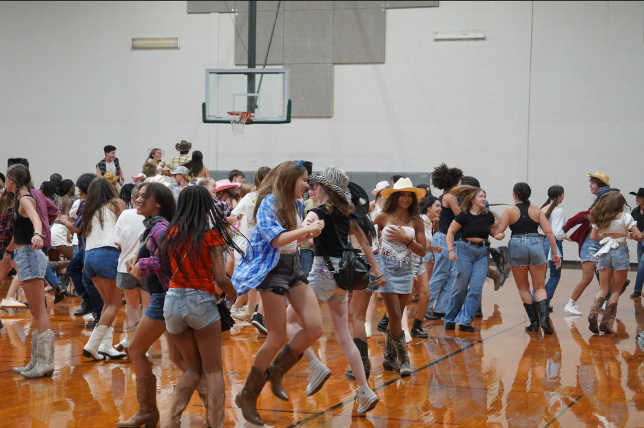 Students interlocking arms dancing together to "Timber" by Kesha.