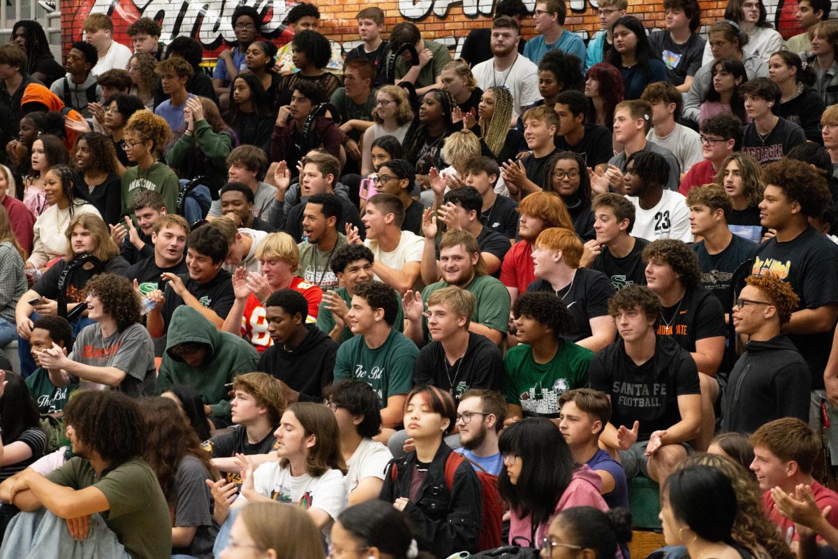 Santa Fe students applauding 