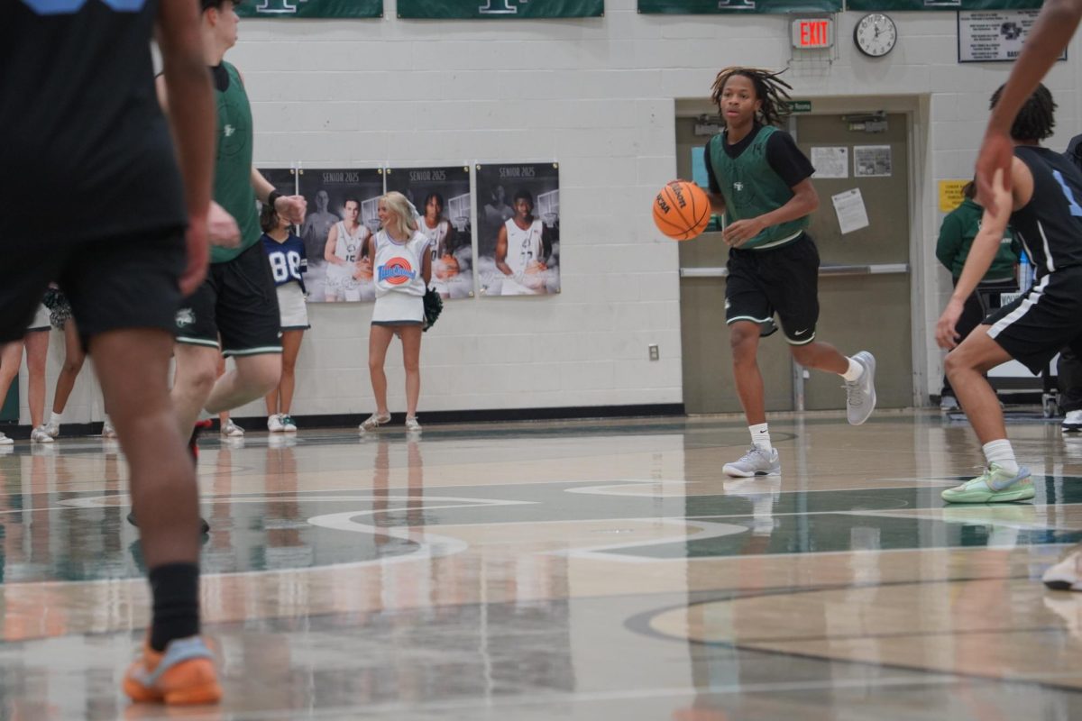 Quincy Evans dribbling the ball down the court