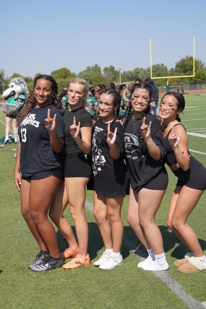 Gabriella Dawson, Cassidy Parks, Isabella Rodriguez, Miranda Mayen and Kylie Rogers posing for a photo.