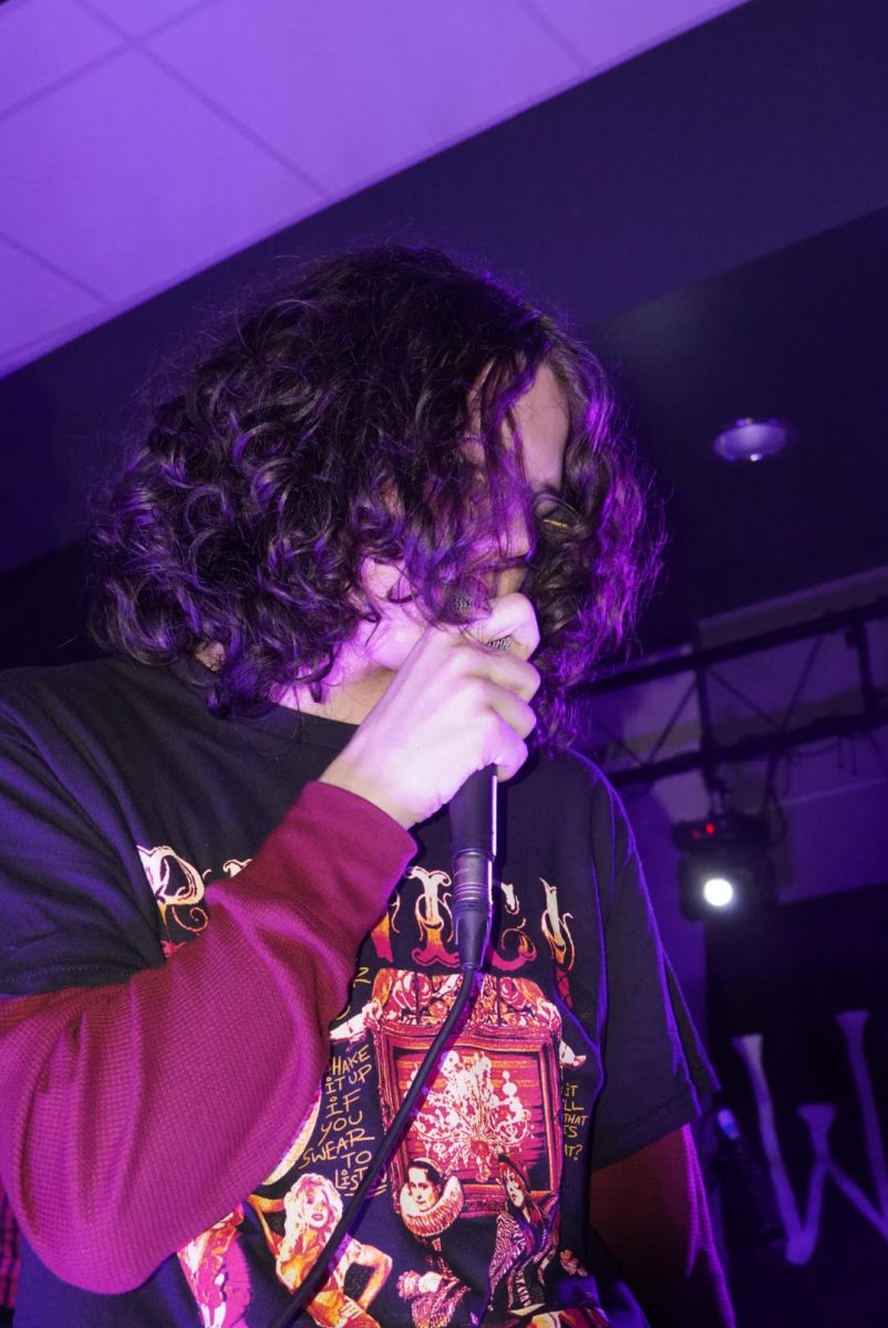 Junior Luka Grice singing "Stars" by HUM in his band Next Season.