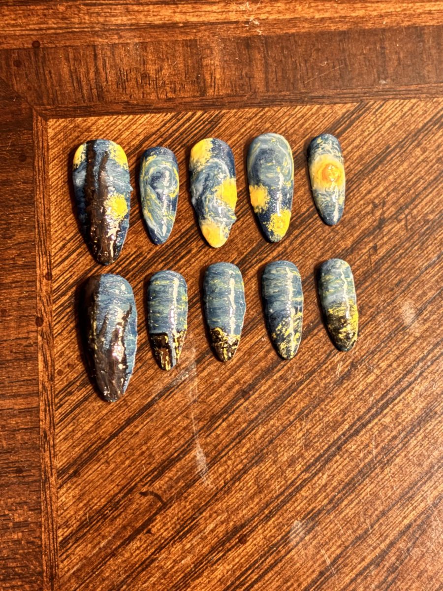A Starry Night by Vincent Van Gogh nail set. 